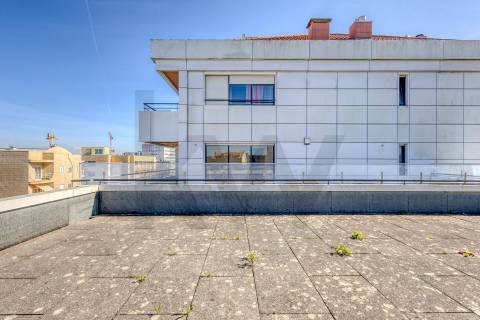 Apartamento T3+1 com Terraço (T4) - Vila Nova de Gaia - Metro VL8