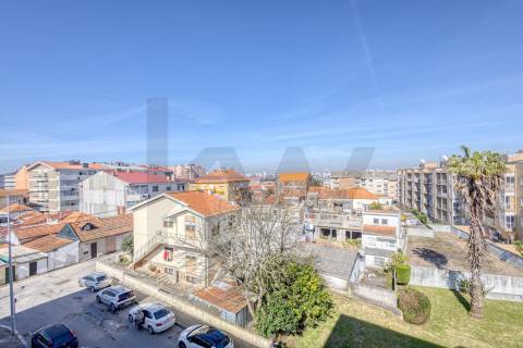 Apartamento T3+1 com Terraço (T4) - Vila Nova de Gaia - Metro VL8