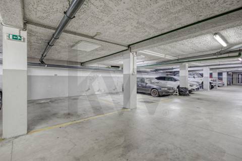 Apartamento T3+1 com Terraço (T4) - Vila Nova de Gaia - Metro VL8