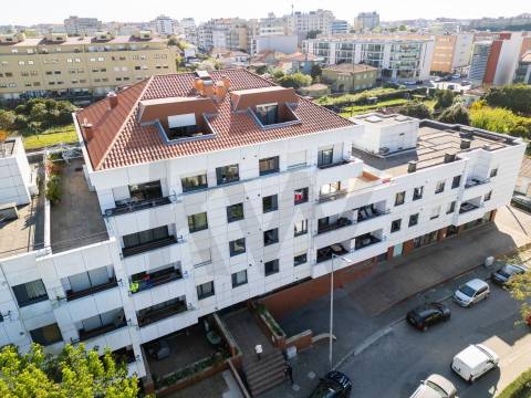 Apartamento T3+1 com Terraço (T4) - Vila Nova de Gaia - Metro VL8