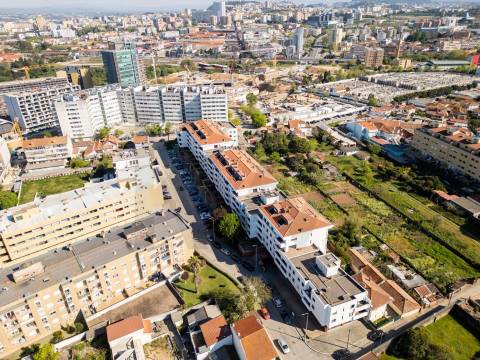 Apartamento T3+1 com Terraço (T4) - Vila Nova de Gaia - Metro VL8