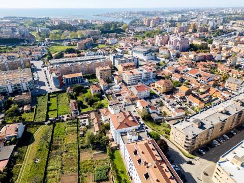 Apartamento T3+1 com Terraço (T4) - Vila Nova de Gaia - Metro VL8