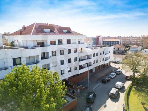 Apartamento T3+1 com Terraço (T4) - Vila Nova de Gaia - Metro VL8
