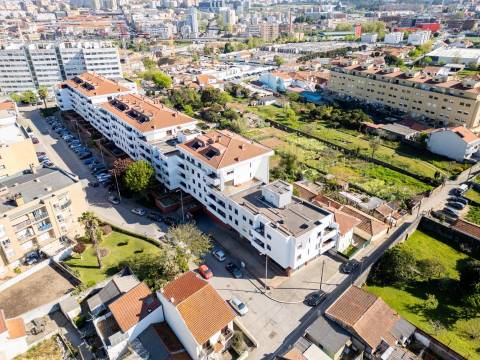 Apartamento T3+1 com Terraço (T4) - Vila Nova de Gaia - Metro VL8