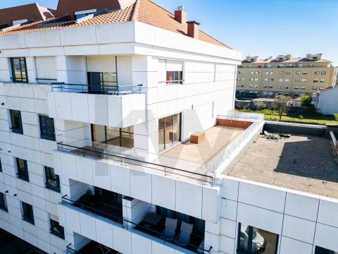 Apartamento T3+1 com Terraço (T4) - Vila Nova de Gaia - Metro VL8