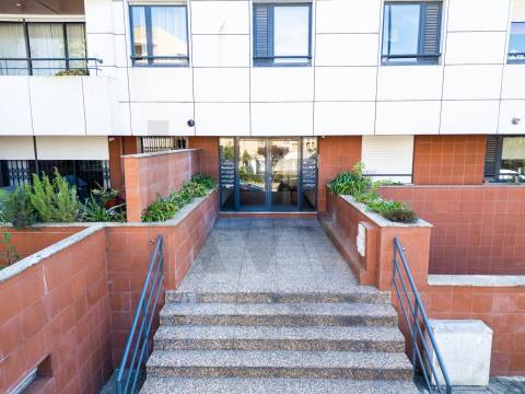 Apartamento T3+1 com Terraço (T4) - Vila Nova de Gaia - Metro VL8