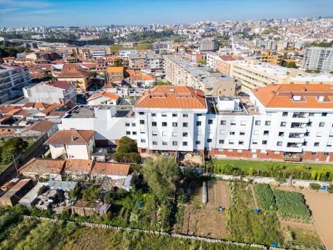 Apartamento T3+1 com Terraço (T4) - Vila Nova de Gaia - Metro VL8