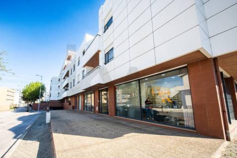 Apartamento T3+1 com Terraço (T4) - Vila Nova de Gaia - Metro VL8