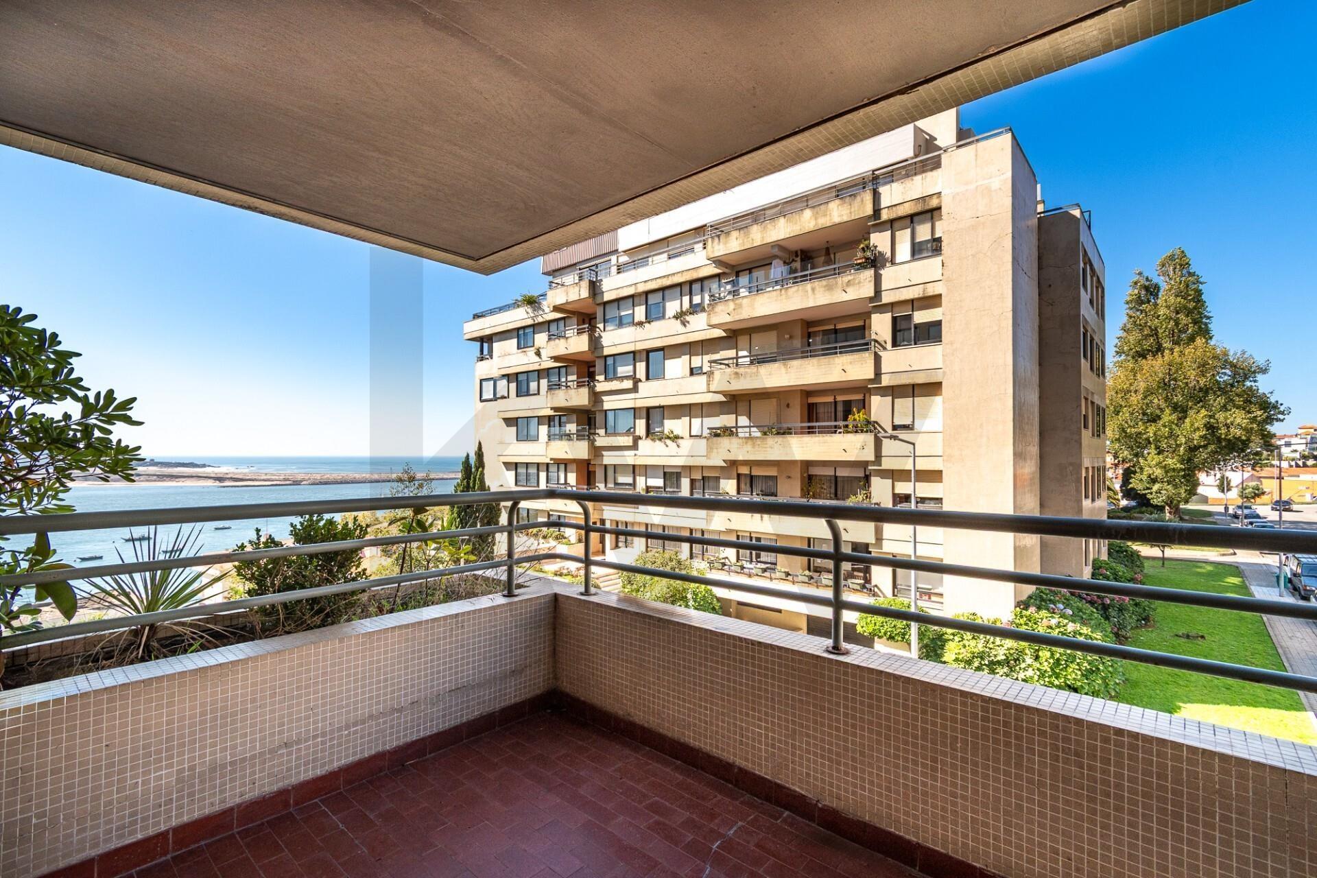 Acorde com vista rio/mar: Exclusividade e amplitude na Foz do Douro!