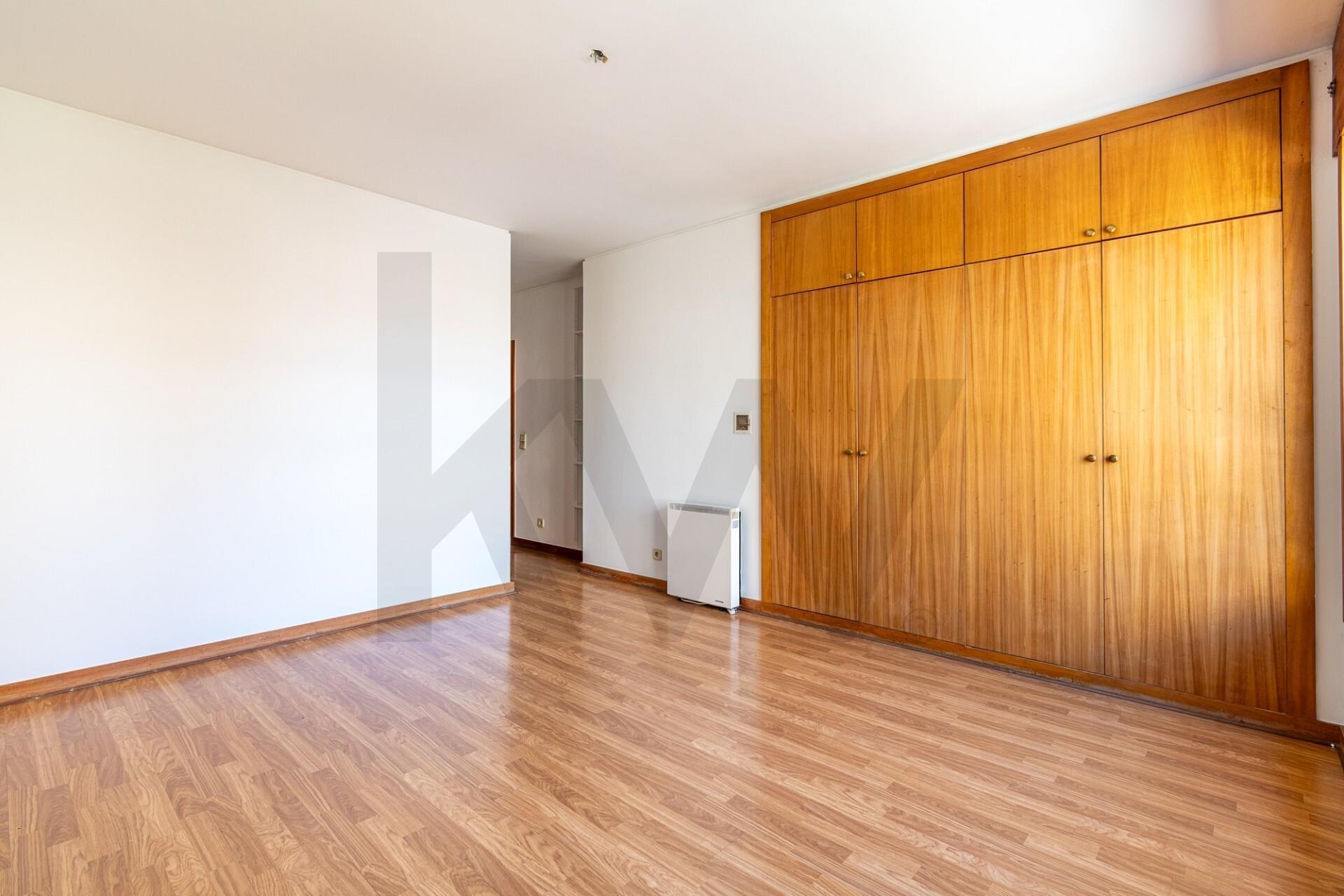 Acorde com vista rio/mar: Exclusividade e amplitude na Foz do Douro!