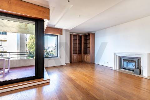 Acorde com vista rio/mar: Exclusividade e amplitude na Foz do Douro!