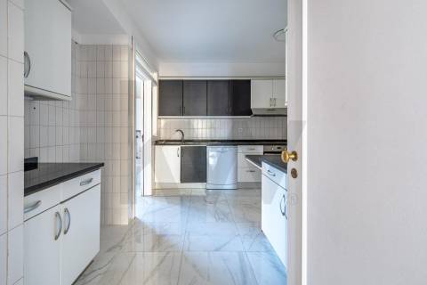 Acorde com vista rio/mar: Exclusividade e amplitude na Foz do Douro!