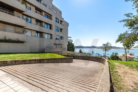 Acorde com vista rio/mar: Exclusividade e amplitude na Foz do Douro!