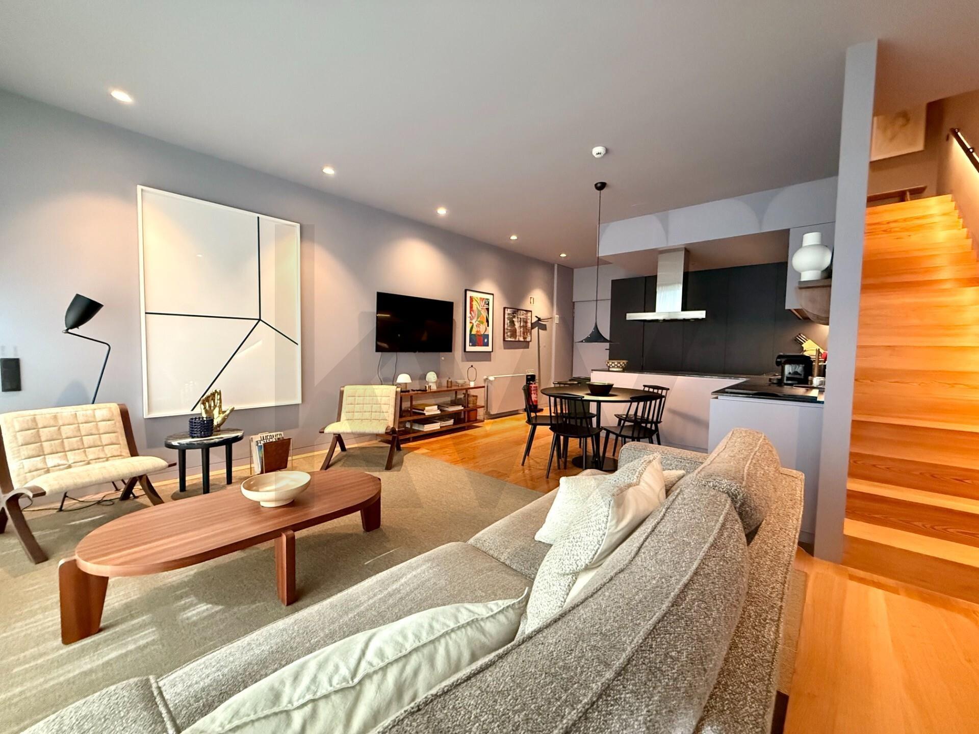 Apartamento T2 na Foz, Vista Mar Edifício Gilreu - Design Contemporâneo e Luz no Coração da Foz