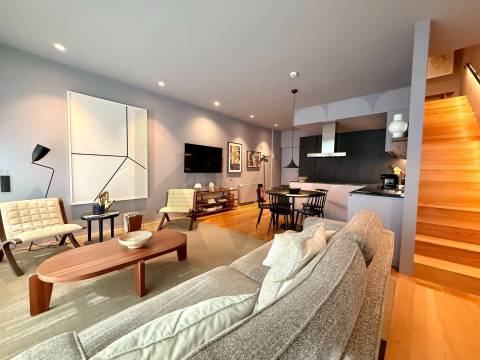 Apartamento T2 na Foz, Vista Mar Edifício Gilreu - Design Contemporâneo e Luz no Coração da Foz