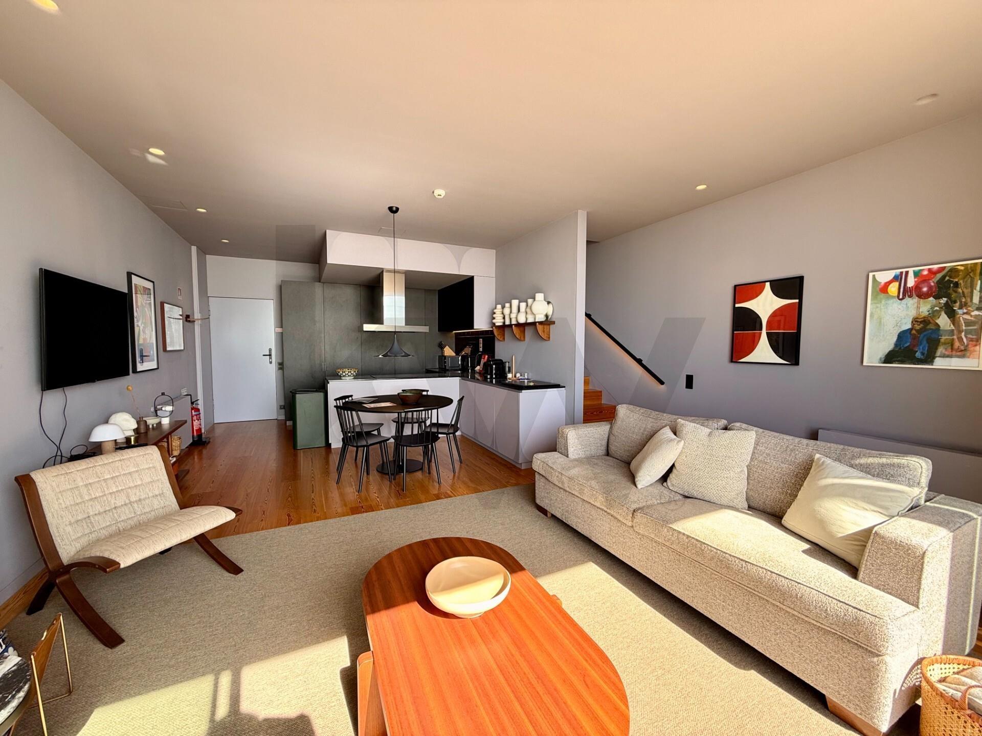 Apartamento T2 na Foz, Vista Mar Edifício Gilreu - Design Contemporâneo e Luz no Coração da Foz