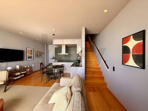 Apartamento T2 na Foz, Vista Mar Edifício Gilreu - Design Contemporâneo e Luz no Coração da Foz