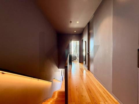 Apartamento T2 na Foz, Vista Mar Edifício Gilreu - Design Contemporâneo e Luz no Coração da Foz