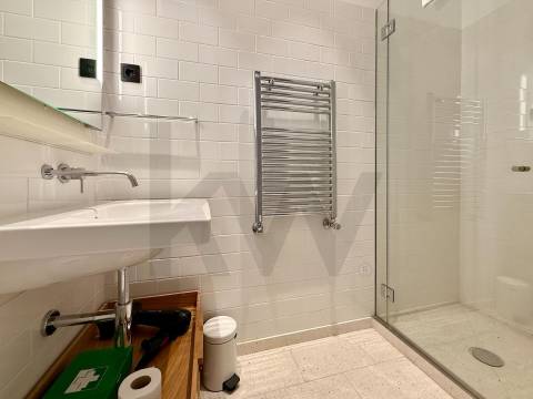 Apartamento T2 na Foz, Vista Mar Edifício Gilreu - Design Contemporâneo e Luz no Coração da Foz