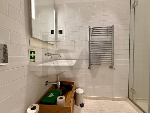 Apartamento T2 na Foz, Vista Mar Edifício Gilreu - Design Contemporâneo e Luz no Coração da Foz