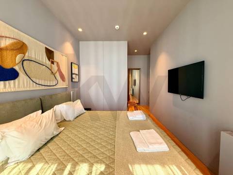 Apartamento T2 na Foz, Vista Mar Edifício Gilreu - Design Contemporâneo e Luz no Coração da Foz
