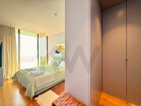 Apartamento T2 na Foz, Vista Mar Edifício Gilreu - Design Contemporâneo e Luz no Coração da Foz