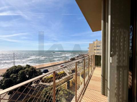 Apartamento T2 na Foz, Vista Mar Edifício Gilreu - Design Contemporâneo e Luz no Coração da Foz