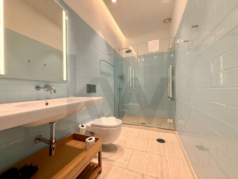 Apartamento T2 na Foz, Vista Mar Edifício Gilreu - Design Contemporâneo e Luz no Coração da Foz