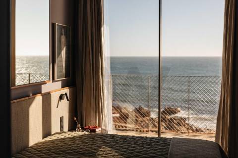 Apartamento T2 na Foz, Vista Mar Edifício Gilreu - Design Contemporâneo e Luz no Coração da Foz