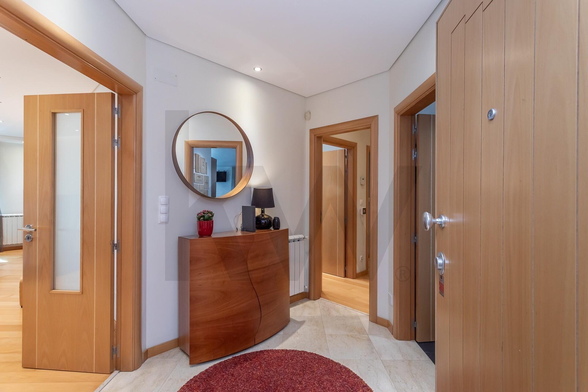 Apartamento T4 com 2 Suites e varandas em Alcabideche