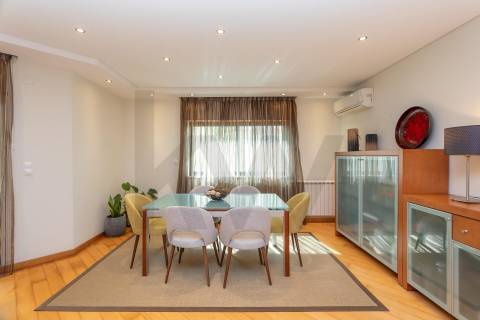 Apartamento T4 com 2 Suites e varandas em Alcabideche