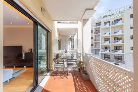 Apartamento T4 com 2 Suites e varandas em Alcabideche