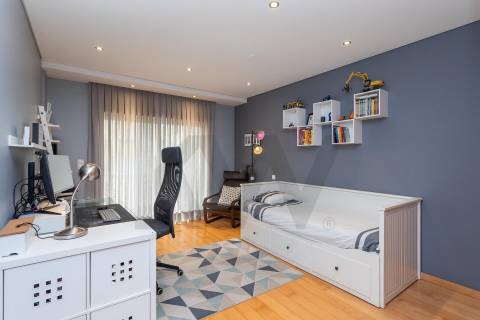 Apartamento T4 com 2 Suites e varandas em Alcabideche