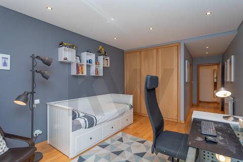 Apartamento T4 com 2 Suites e varandas em Alcabideche
