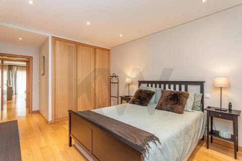 Apartamento T4 com 2 Suites e varandas em Alcabideche