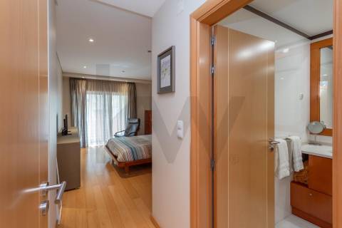 Apartamento T4 com 2 Suites e varandas em Alcabideche