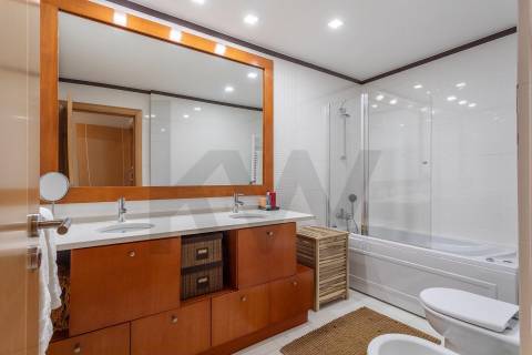 Apartamento T4 com 2 Suites e varandas em Alcabideche