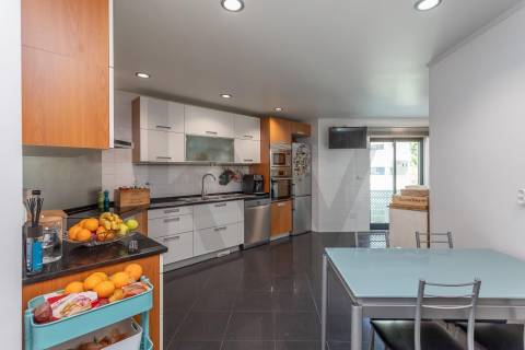 Apartamento T4 com 2 Suites e varandas em Alcabideche