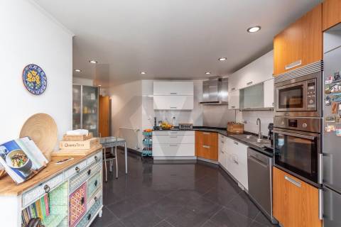 Apartamento T4 com 2 Suites e varandas em Alcabideche