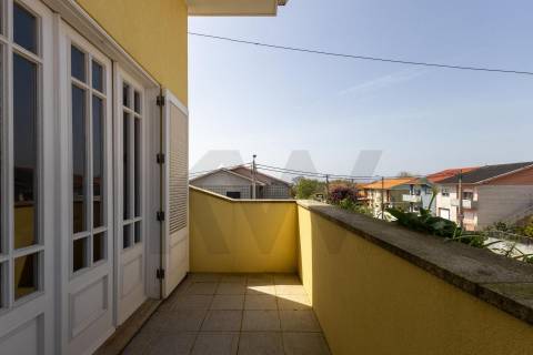 Moradia T4 com 3 Frentes em Arcozelo – Rua das Hortas, 13