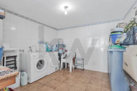 Moradia T4 com 3 Frentes em Arcozelo – Rua das Hortas, 13