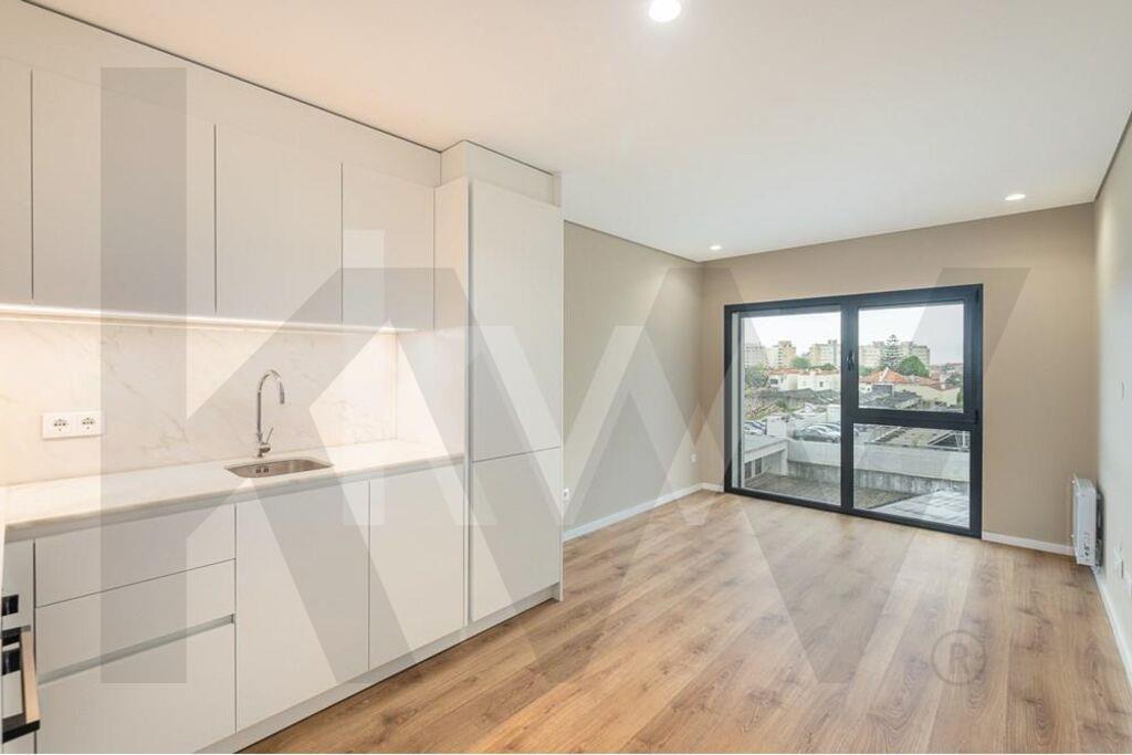 Apartamento T2 Com Garagem - Rua Oliveira Monteiro, Porto