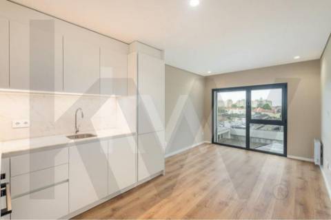 Apartamento T2 Com Garagem - Rua Oliveira Monteiro, Porto