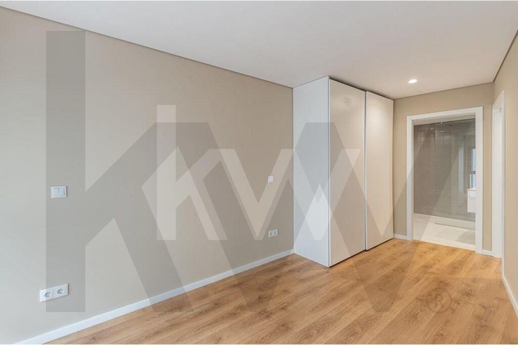 Apartamento T2 Com Garagem - Rua Oliveira Monteiro, Porto