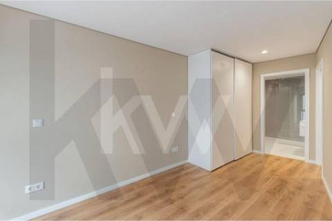 Apartamento T2 Com Garagem - Rua Oliveira Monteiro, Porto