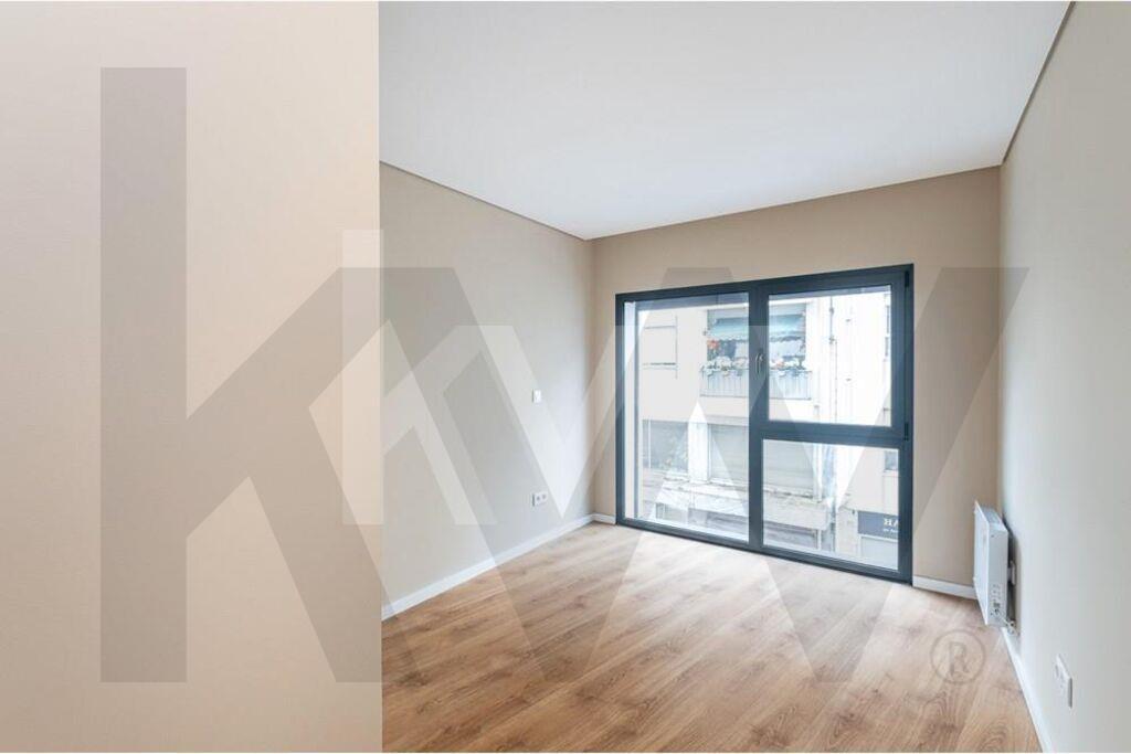 Apartamento T2 Com Garagem - Rua Oliveira Monteiro, Porto