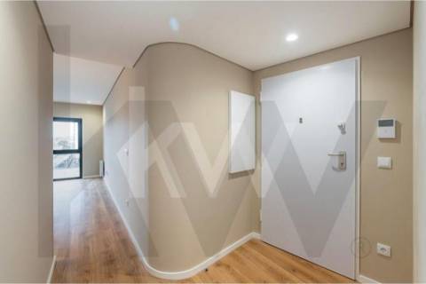 Apartamento T2 Com Garagem - Rua Oliveira Monteiro, Porto