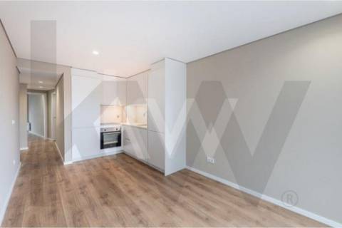 Apartamento T2 Com Garagem - Rua Oliveira Monteiro, Porto