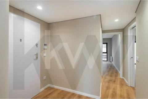 Apartamento T2 Com Garagem - Rua Oliveira Monteiro, Porto