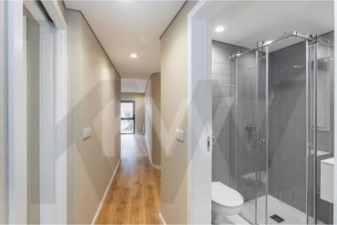 Apartamento T2 Com Garagem - Rua Oliveira Monteiro, Porto